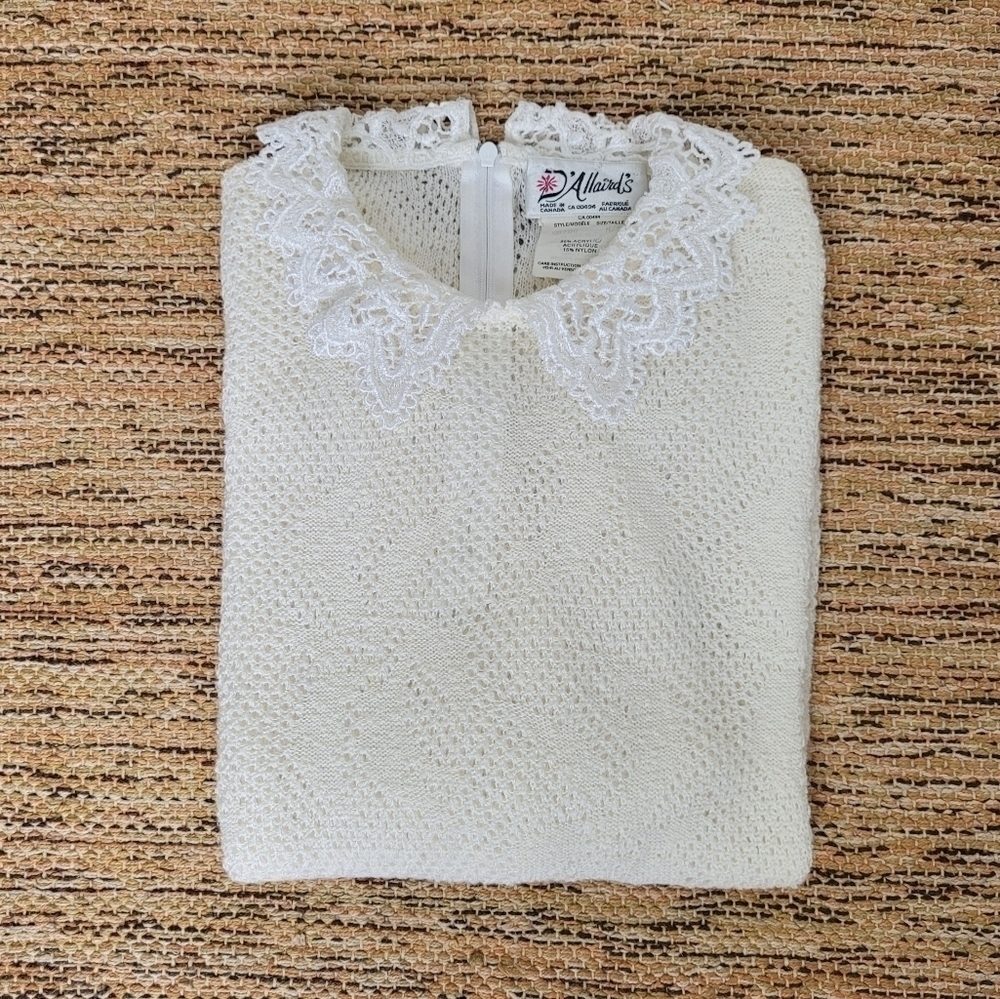 D'ALLAIRD'S Vintage Knit Sweater with Lace Collar